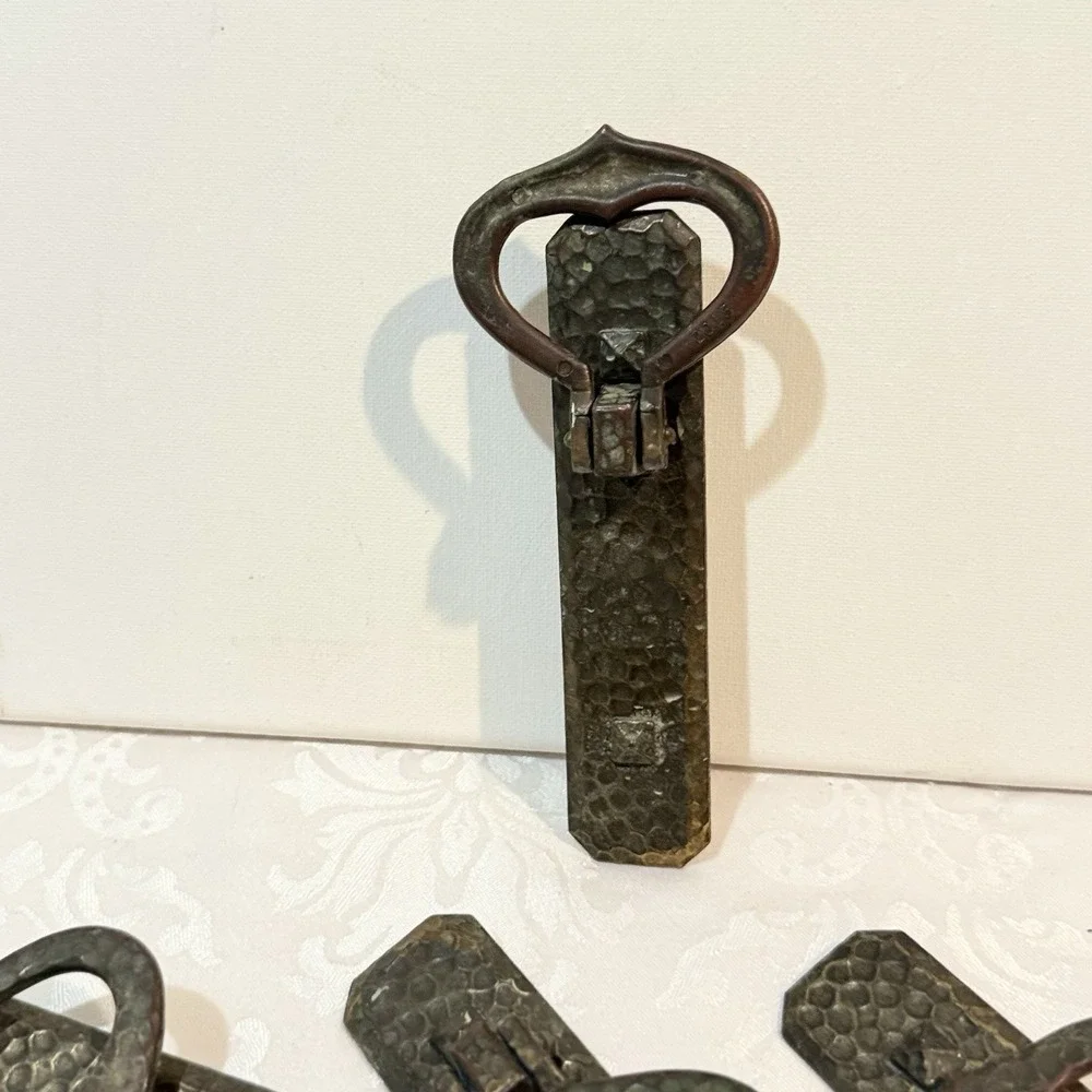 BPC Belwith vintage Arts Crafts/ Mission-style Hammered‎ vertical drop bail pull